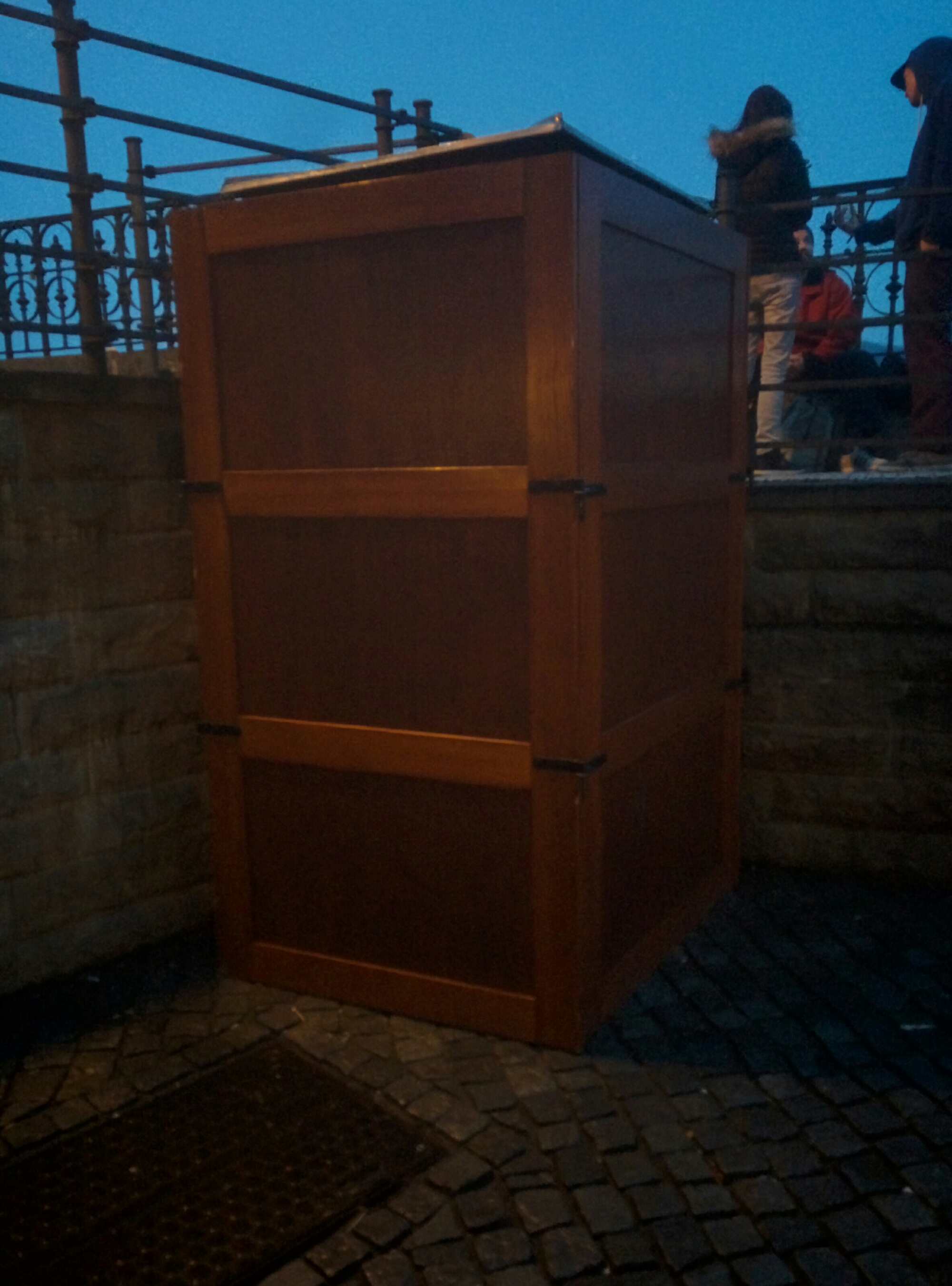 wp-1458931716944 Cloaked tardis